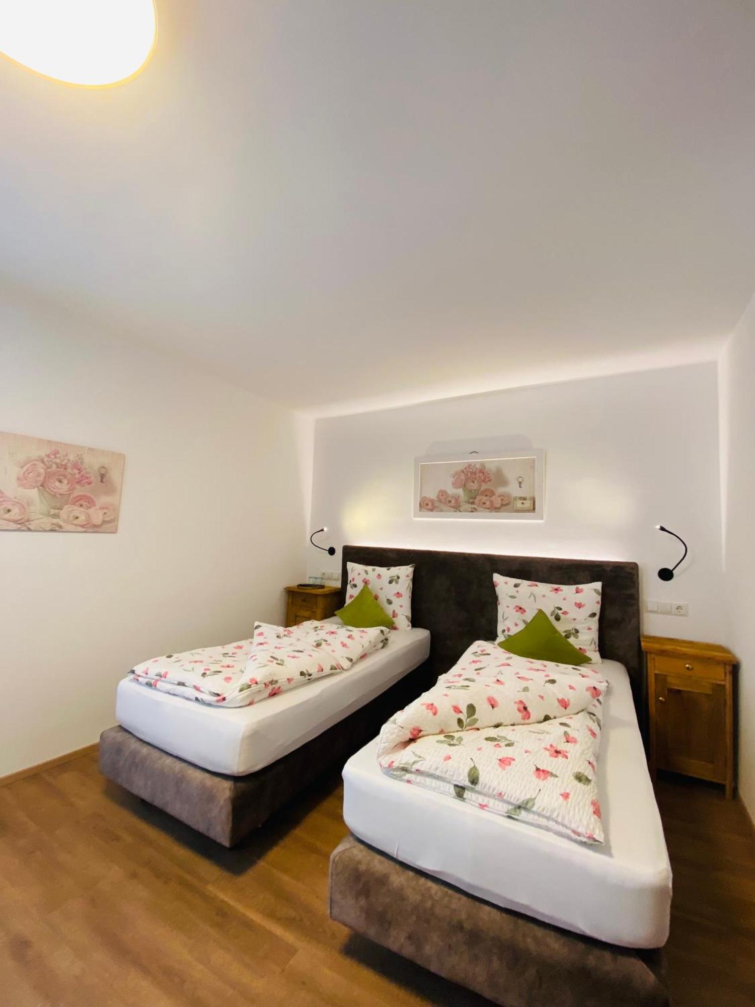 Hotel Garni Vinea Montis Термено Екстер'єр фото