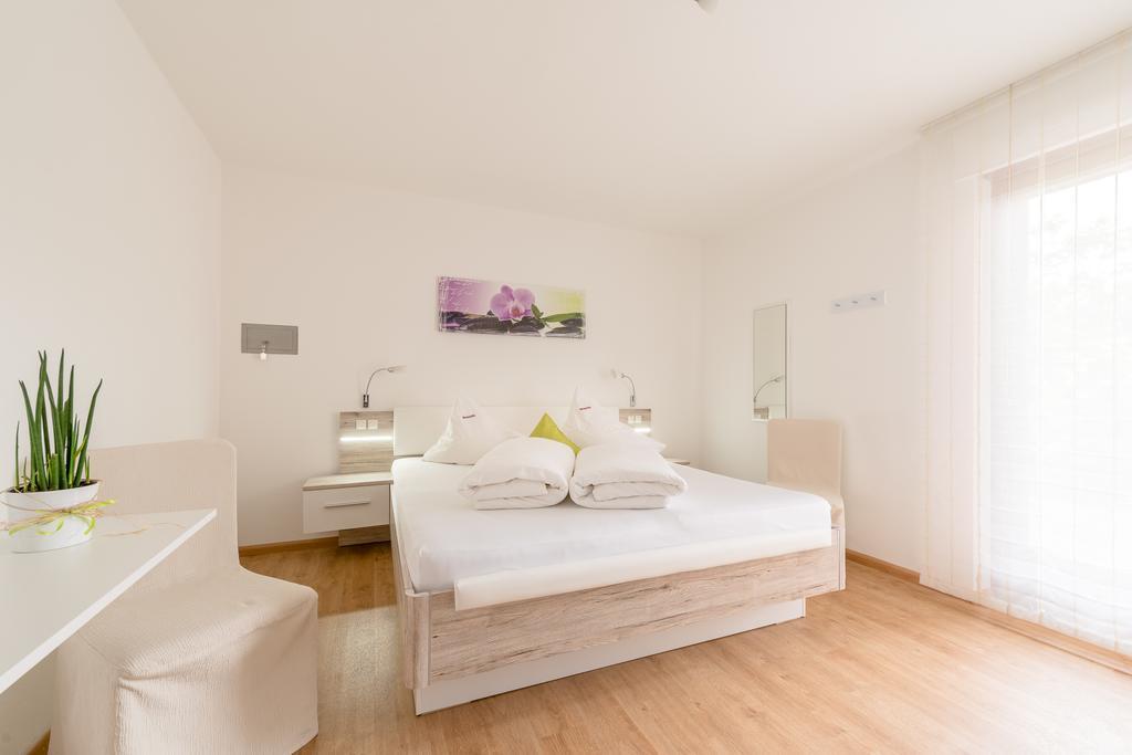 Hotel Garni Vinea Montis Термено Екстер'єр фото